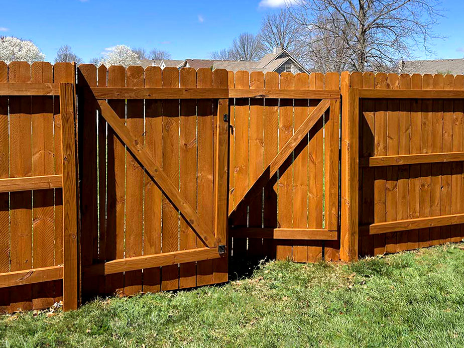 Fence staining contractor in Olathe Kansas