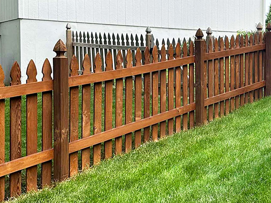 Wood Fence Contractor in Olathe Kansas