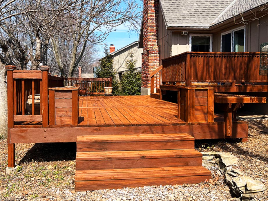 Deck staining company in Leawood Kansas