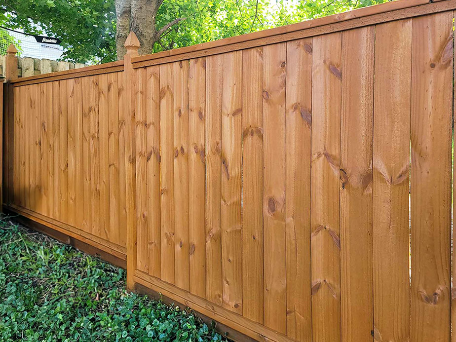 Fence staining company in  Leawood Kansas