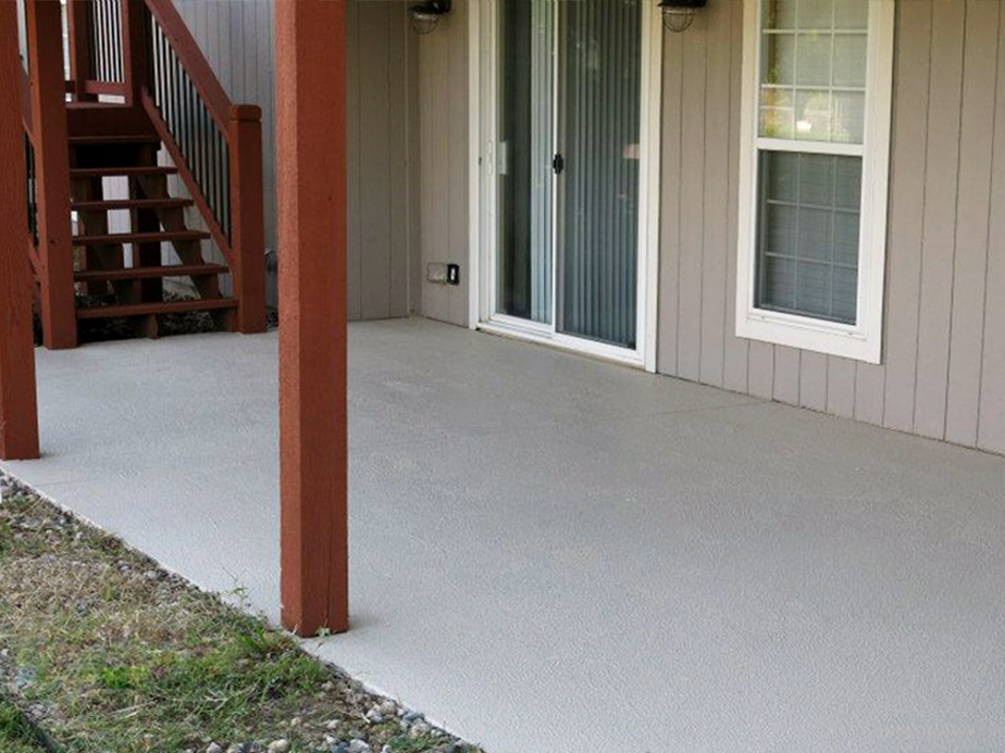 Concrete surface power washing contractor in Olathe Kansas